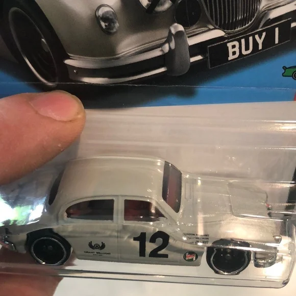 Mattel Hot Wheels Jaguar MK1 - Silver - Picture 3 of 7